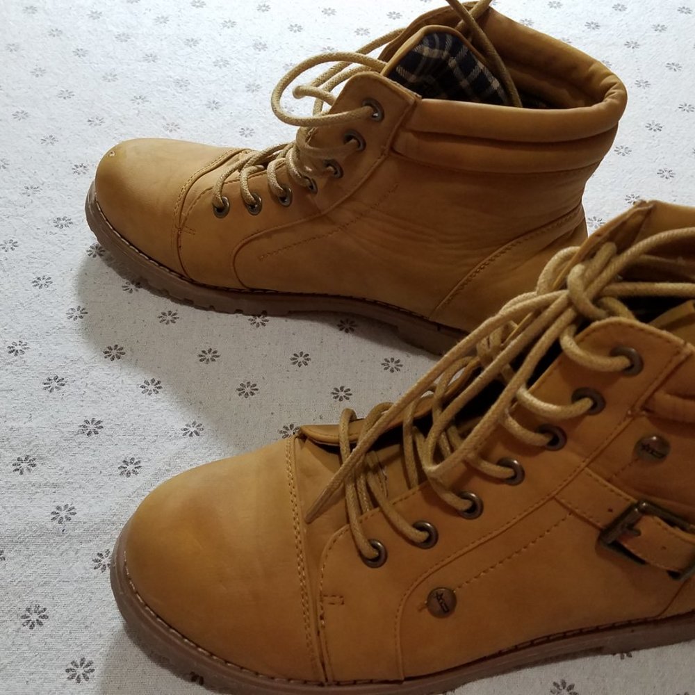 Combat boots. - Picture 2 of 8